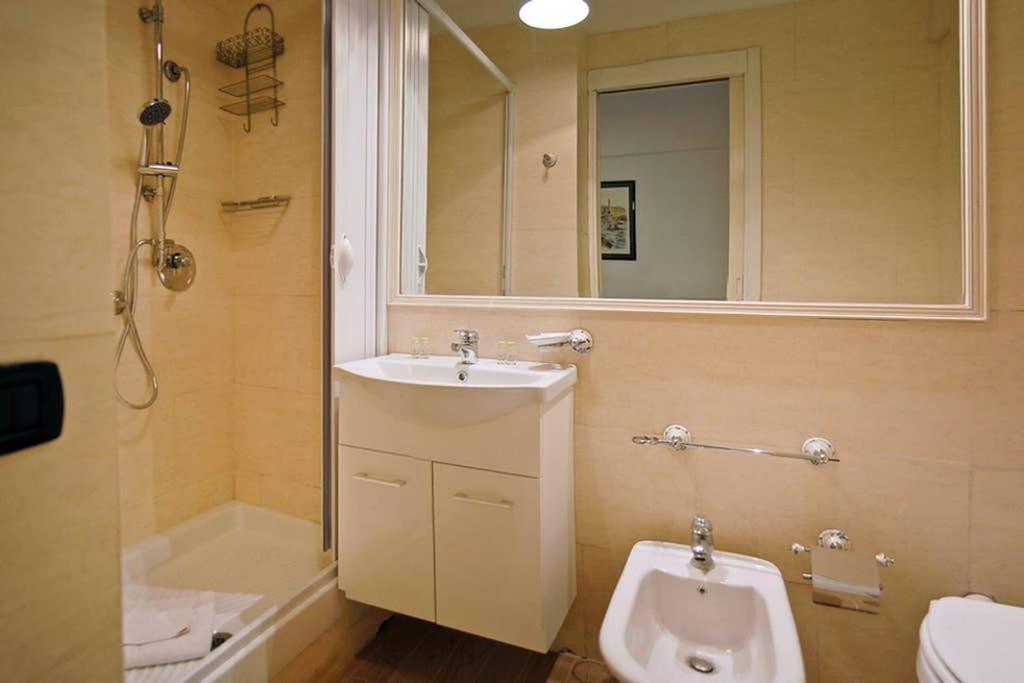 Vatican Luxury Apartment With Terrace - 7 People Рим Экстерьер фото